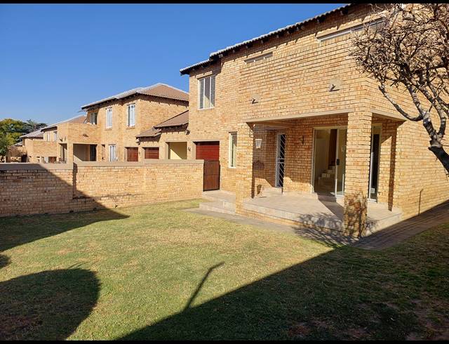 3 BEDROOM SECTIONAL TITLE RENTED IN NORTH RIDING